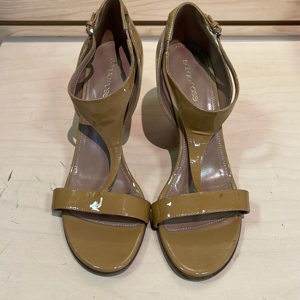 Women’s Sergio Rossi Tan Patent Wedge Sandal Size 40